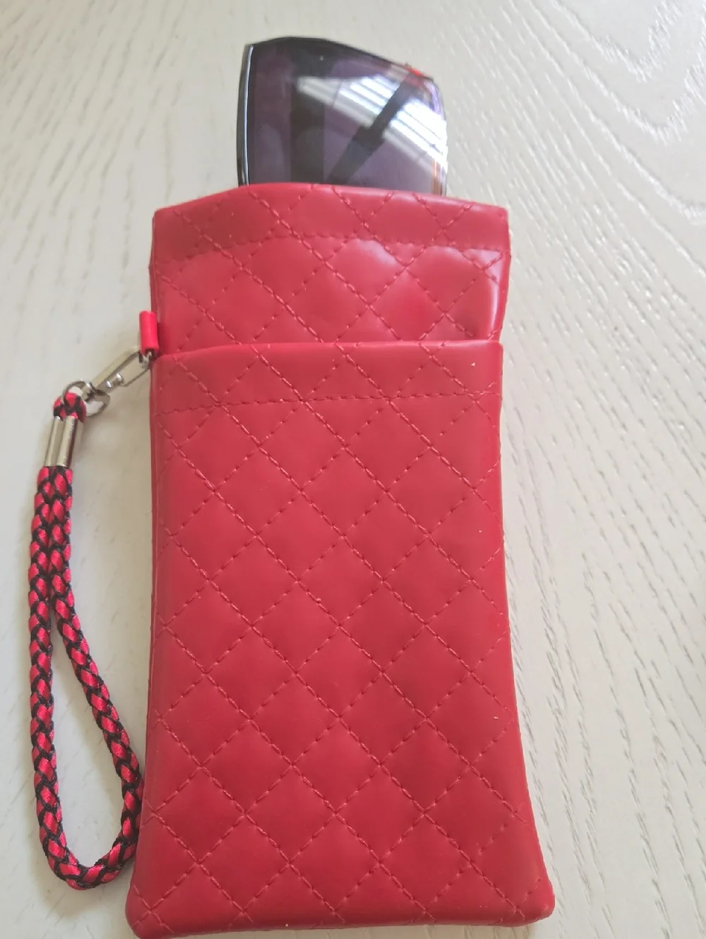 Set - Burberry Vibe Check Sunglasses & Quilted Faux Leather Wristlet Case (New)